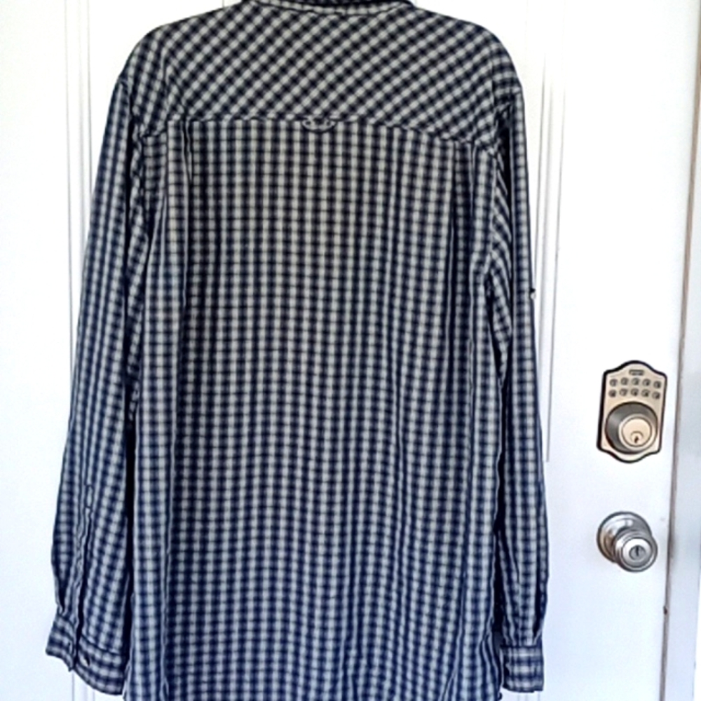 The North Face Men's Plaid Long Sleeve Button-Up Shirt with Zippered Chest Pocke - Picture 4 of 5